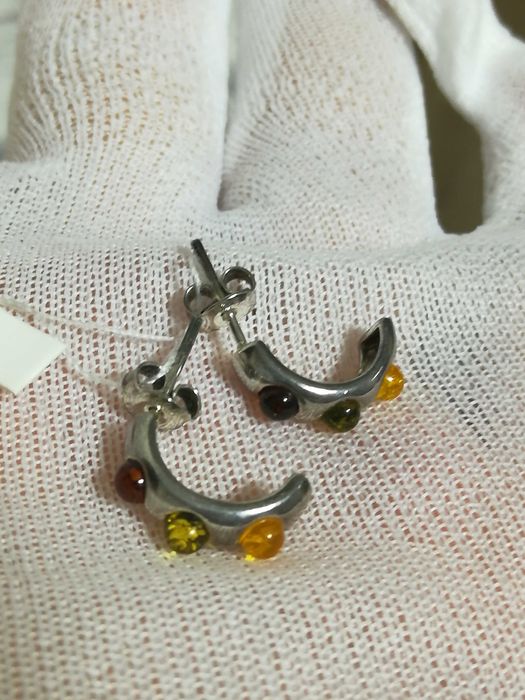 Серебряный набор серьги и кулон с янтарем.