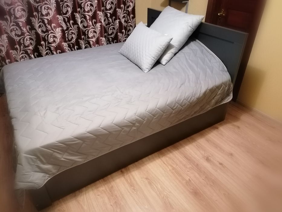 Двоспальне ліжко