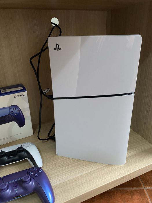 PS5 versão física + 9 jogos (como nova)