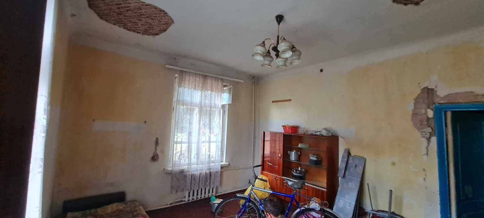 Продаж  великої  кімнати