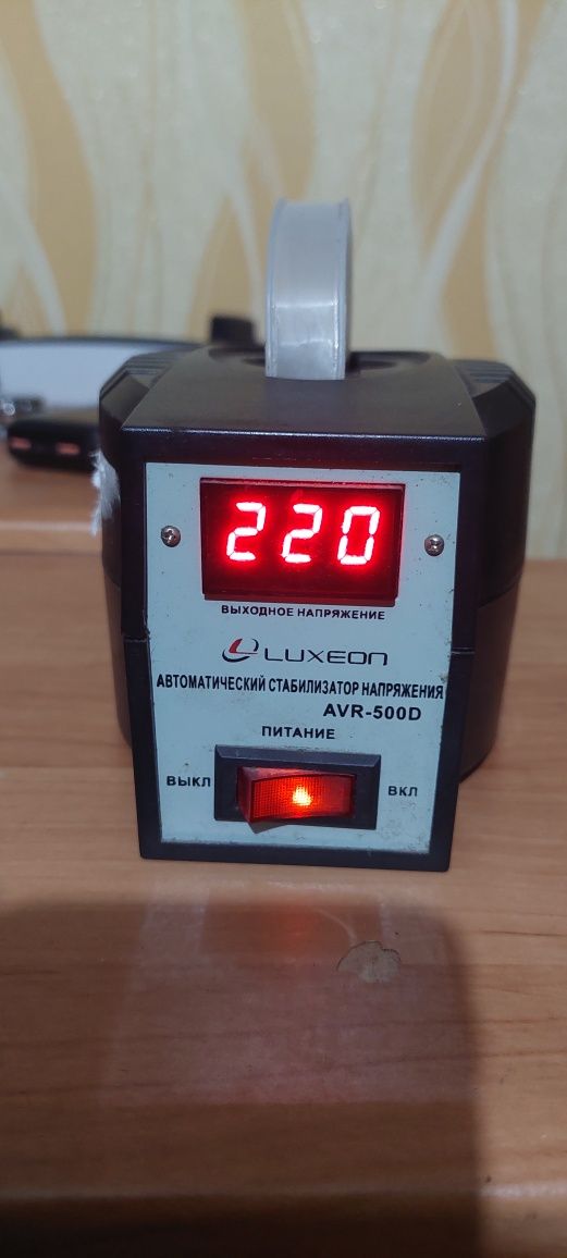 Продам автоматический стабилизатор напряжения  Luxeon - AVR 500 D