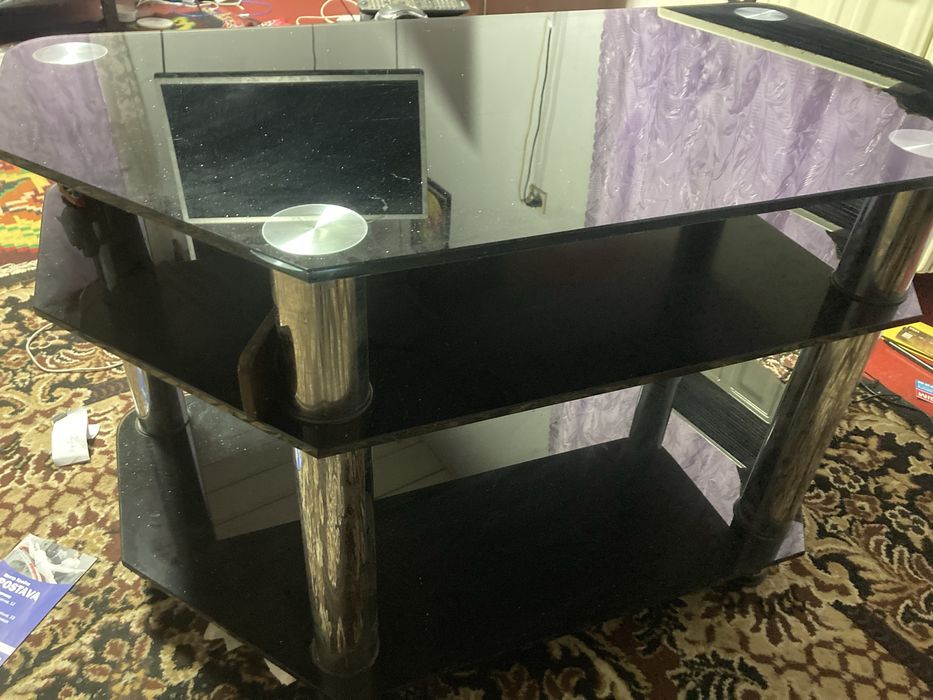 Столик журнальниий склянний