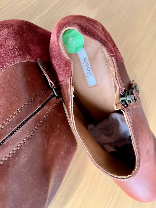 Botins GEOX salto-alto castanhos