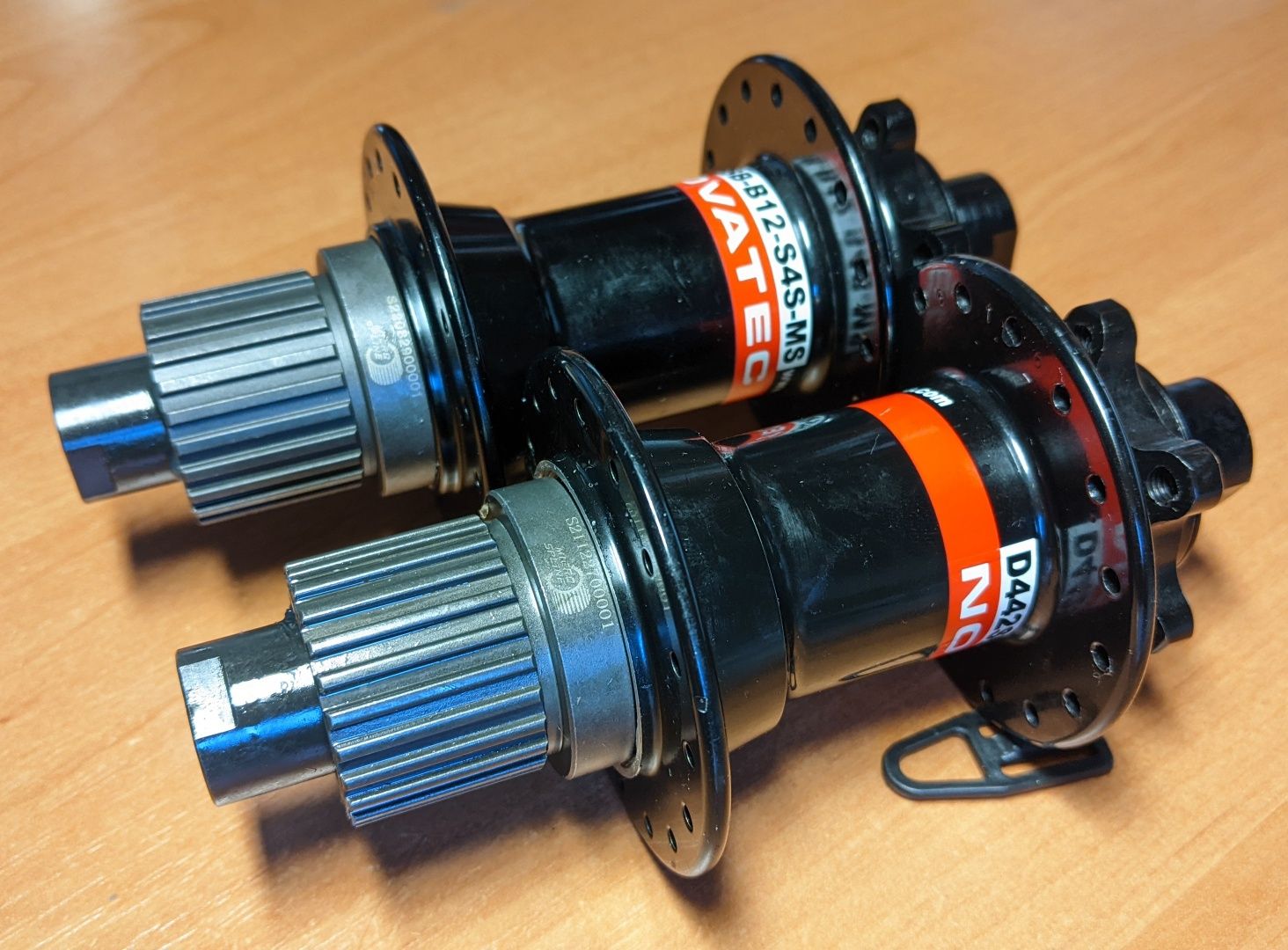 Втулки різні Novatec, ARC під HG Microspline та вісь