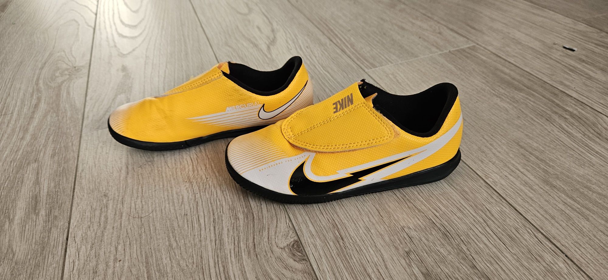 Buty piłkarskie halowe 28 ,  28,5 junior Nike Mercurial Vapor 13  rzep