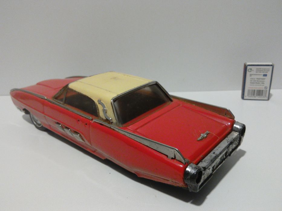 stara zabawka PRL blaszana Ford Thunderbird 1:18 retro USA czz 1/18