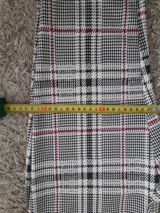 Nowe spodnie w krateczkę M