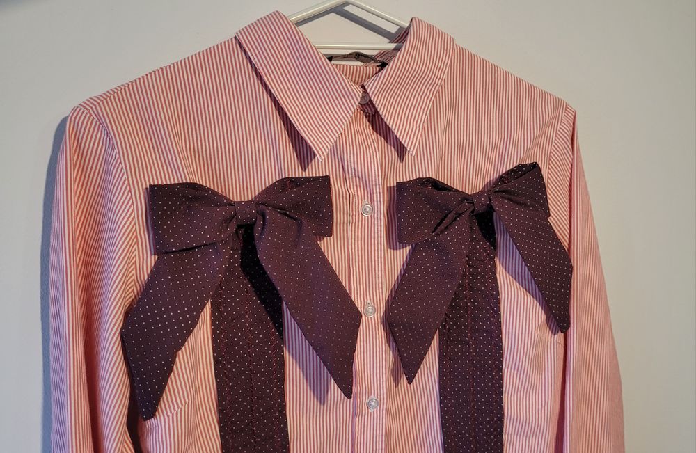 Unikatowa koszula ze ściągaczami