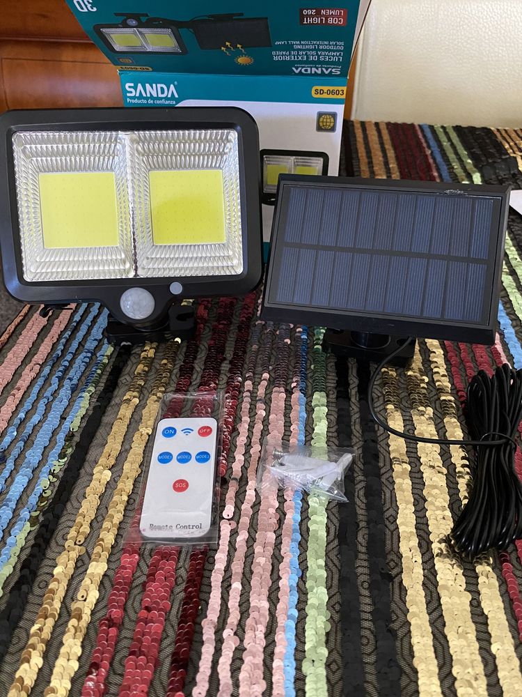 Holofote led solar 30 w com painel