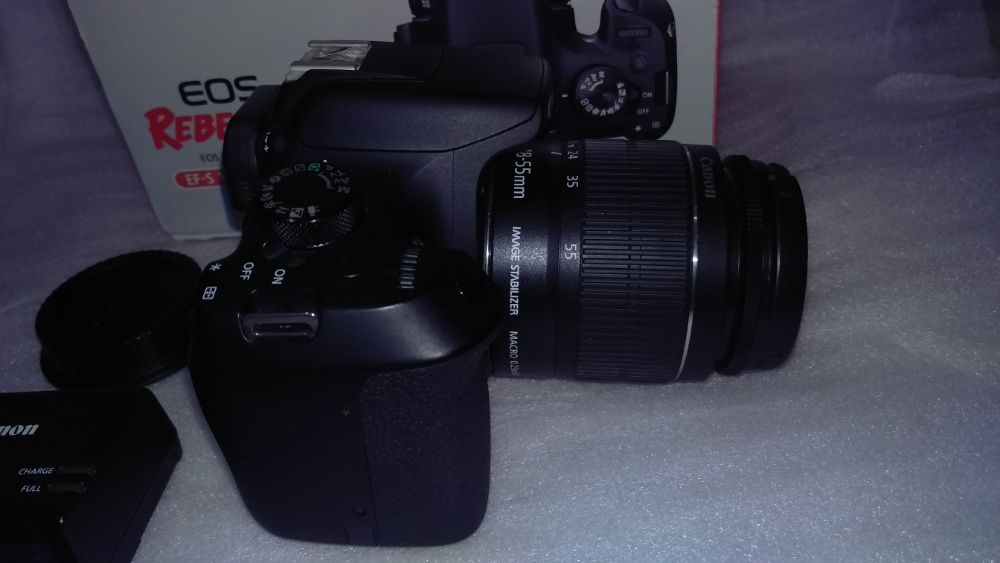 Зеркальный фотоаппарат Canon EOS Rebel T6 (EOS 1300D) + EF-S 18-55 IS