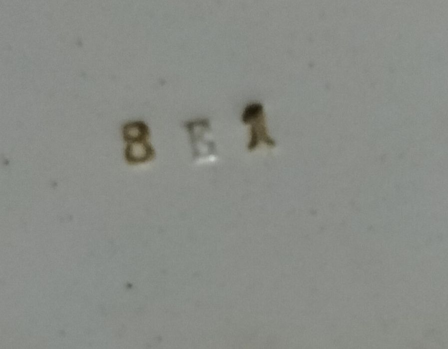 Majólica/Travessa em Porcelana Com Gradinha Marcada na Base