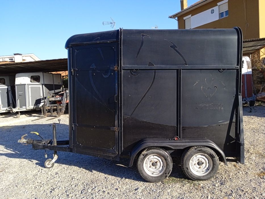 Atrelado reboque roulote 2 cavalos casa arreios