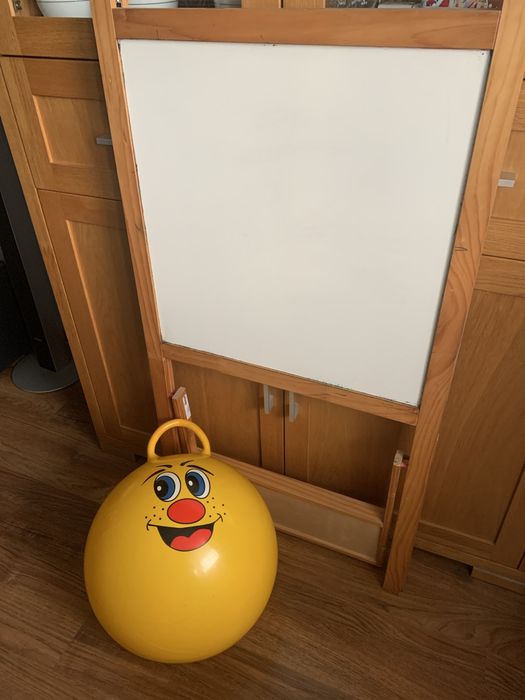 Pilka do skakania i gratis tablica