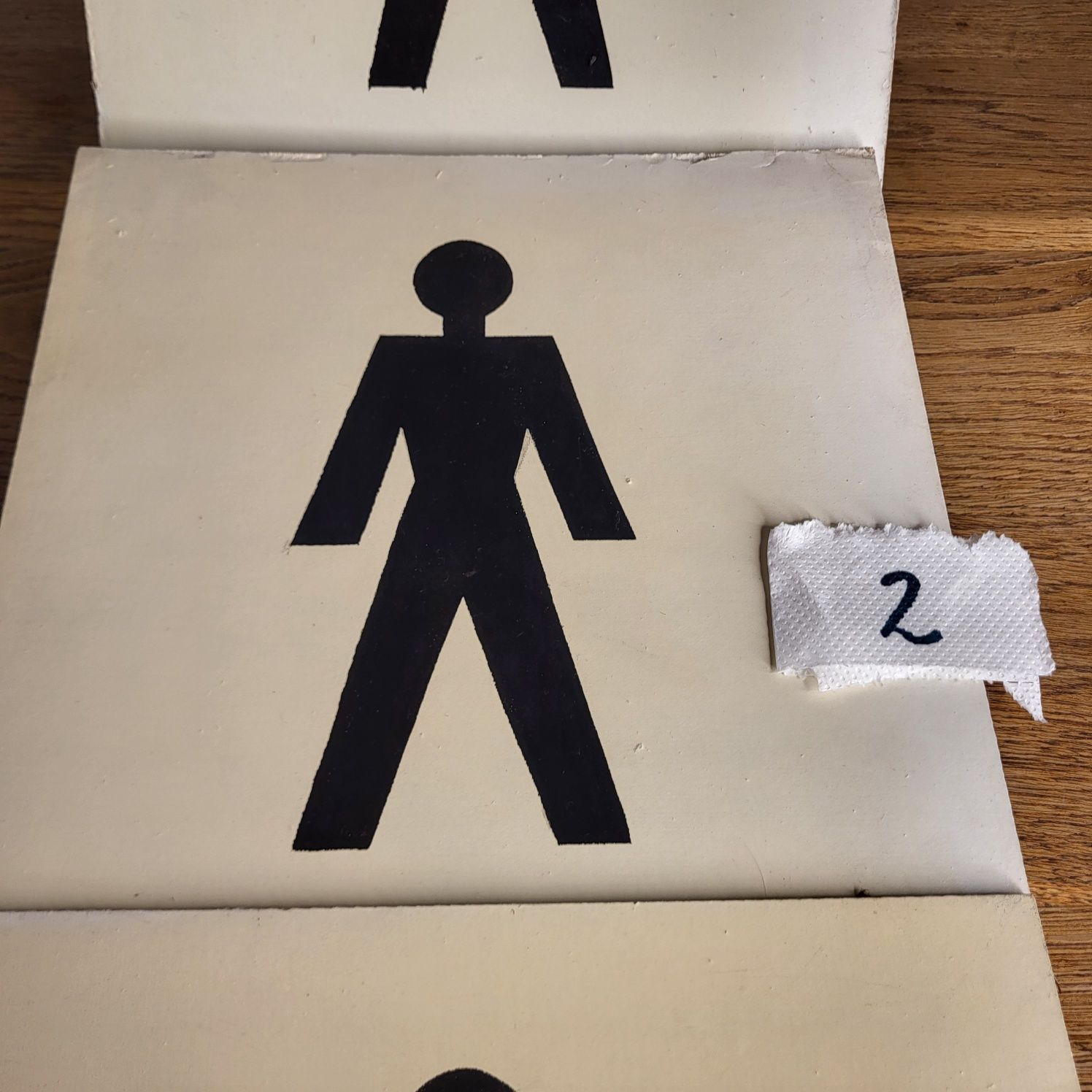 Stare tablice z WC pkp prl na płycie