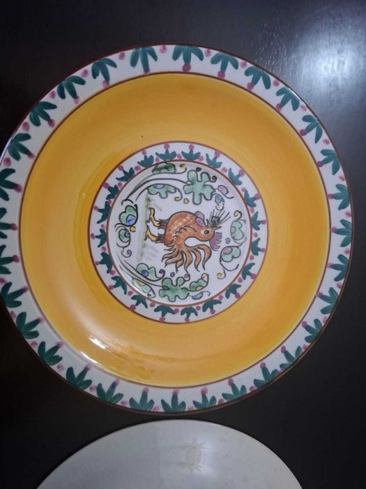 Prato de cerâmica fabricado pela Fábrica de Loiça de Sacavém em 1956