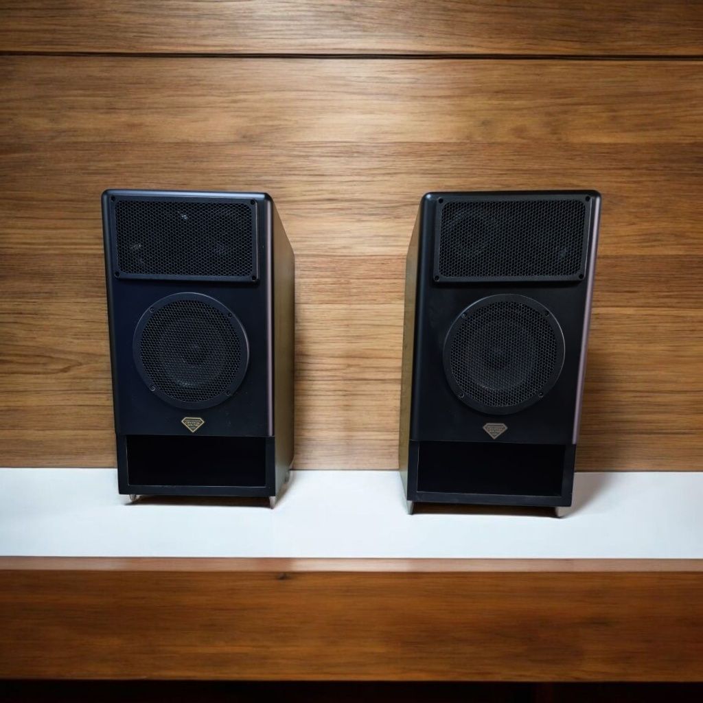 Crystal Sound 3 смугова полочна акустика
