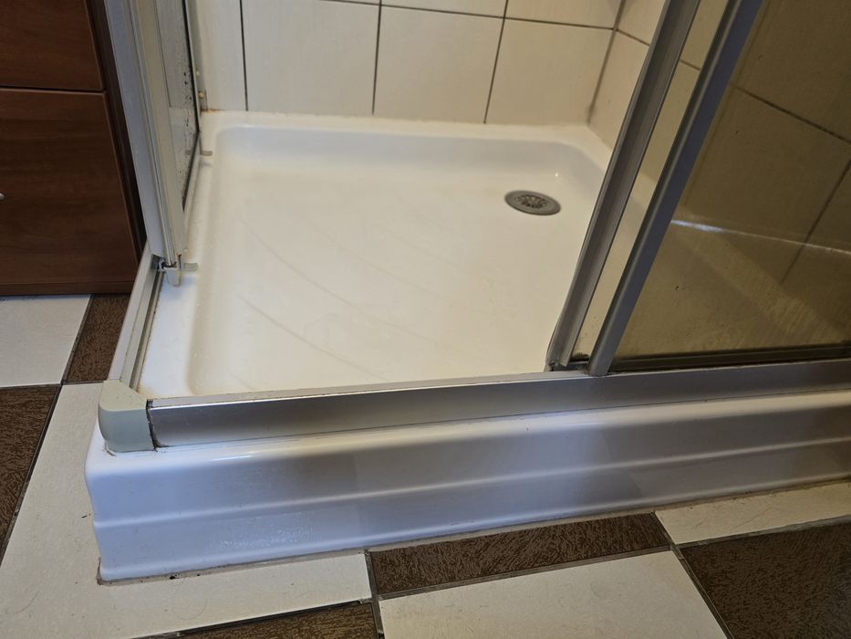 Brodzik i drzwi / Kabina prysznicowa do demontażu