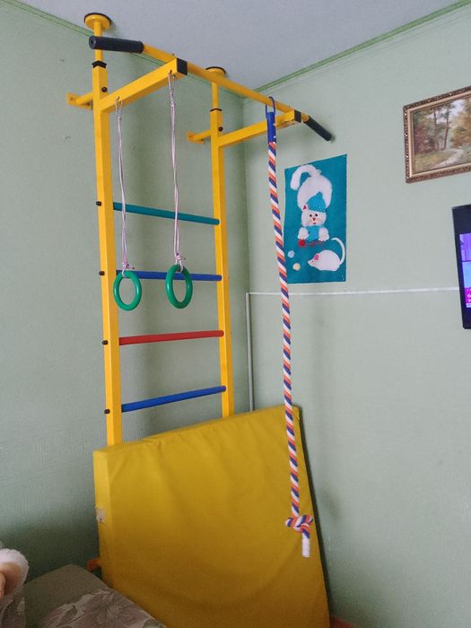 Дитяча гімнастична стінка