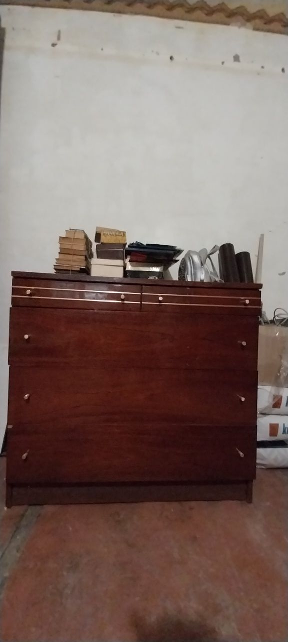 Полірований комод