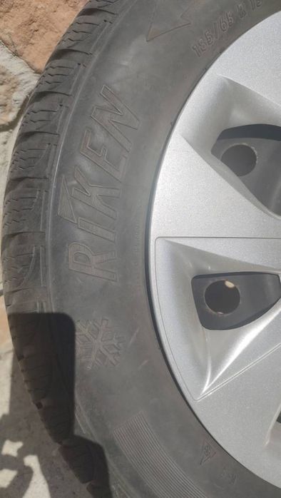 Sprzedam opony z felgami i kołpakami 185/65 R15 4x100