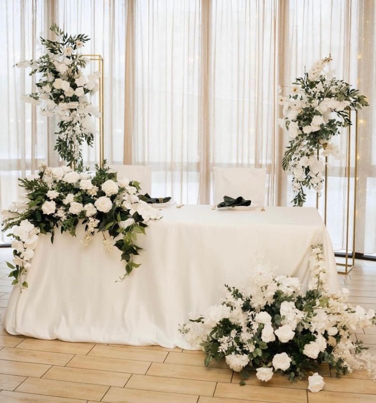 Флористика квіти фотозона весільне оформлення арка