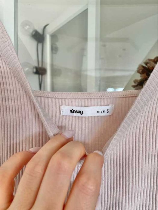 Sukienka midi beżowa dopasowana prążkowana S beige fitted dress