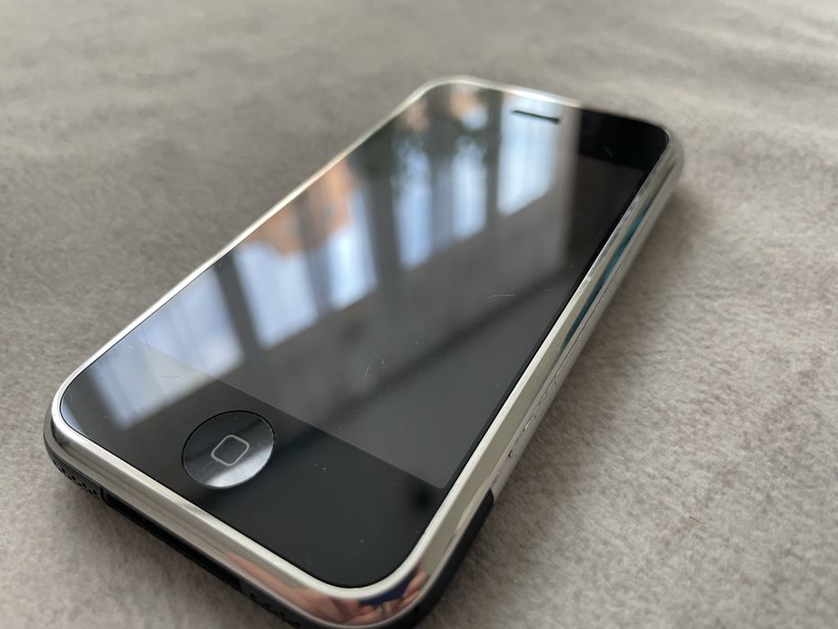 iPhone 2g 8gb. З коробокою і зарядкою! Колекційний раритет