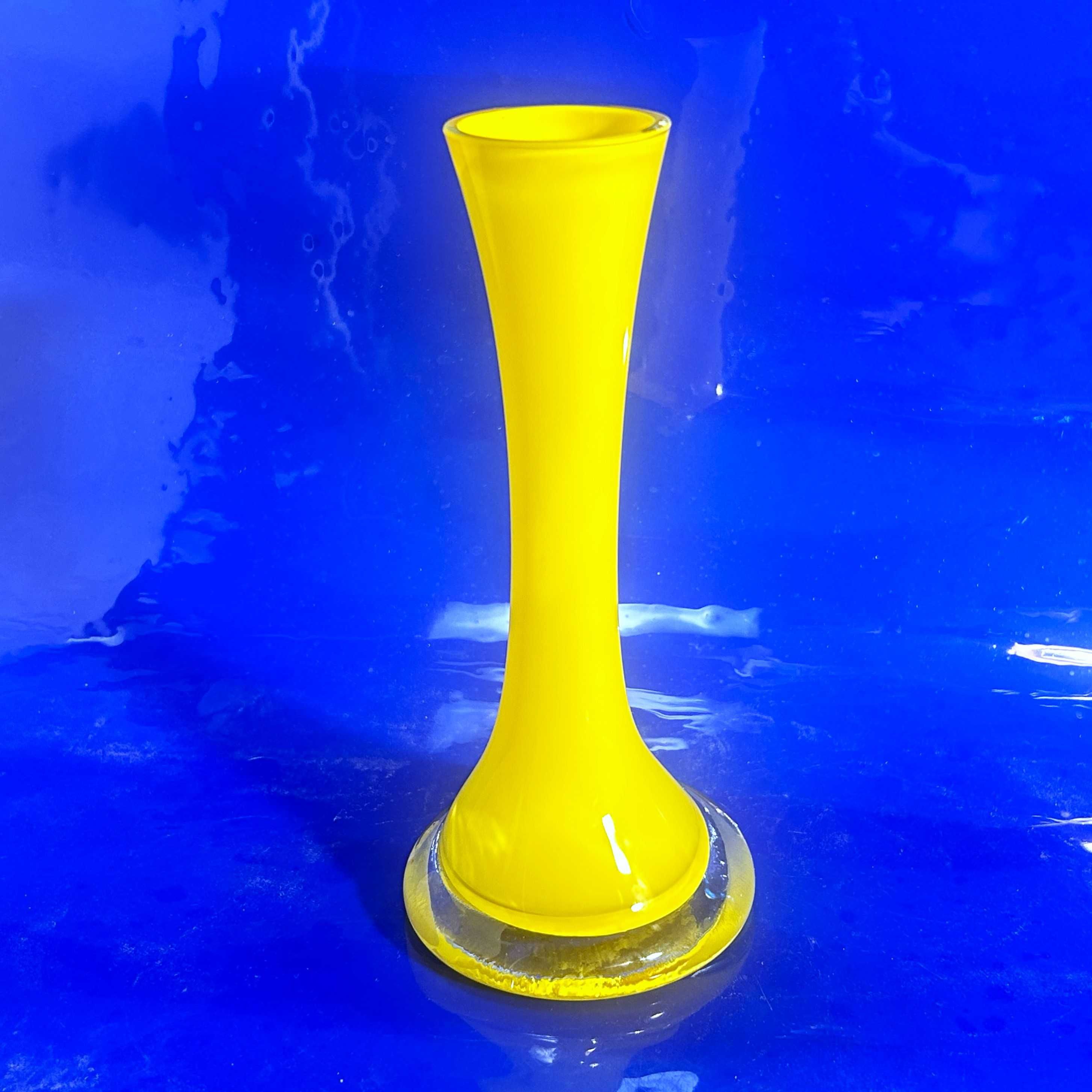 Wazon szklany w kolorze żółtym