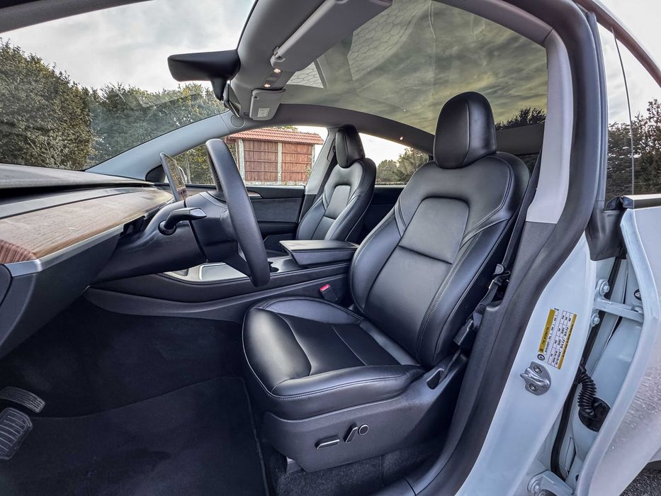 Tesla Model Y Long-Range DUAL Motor AWD | IVA DEDUTÍVEL