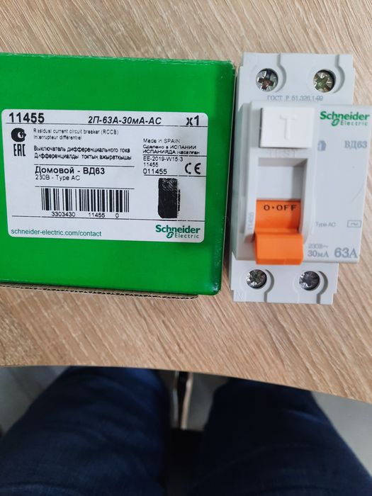 Устройство защитного отклю,ения УЗО. Schneider Домовой ВД63 2П-63,А-30