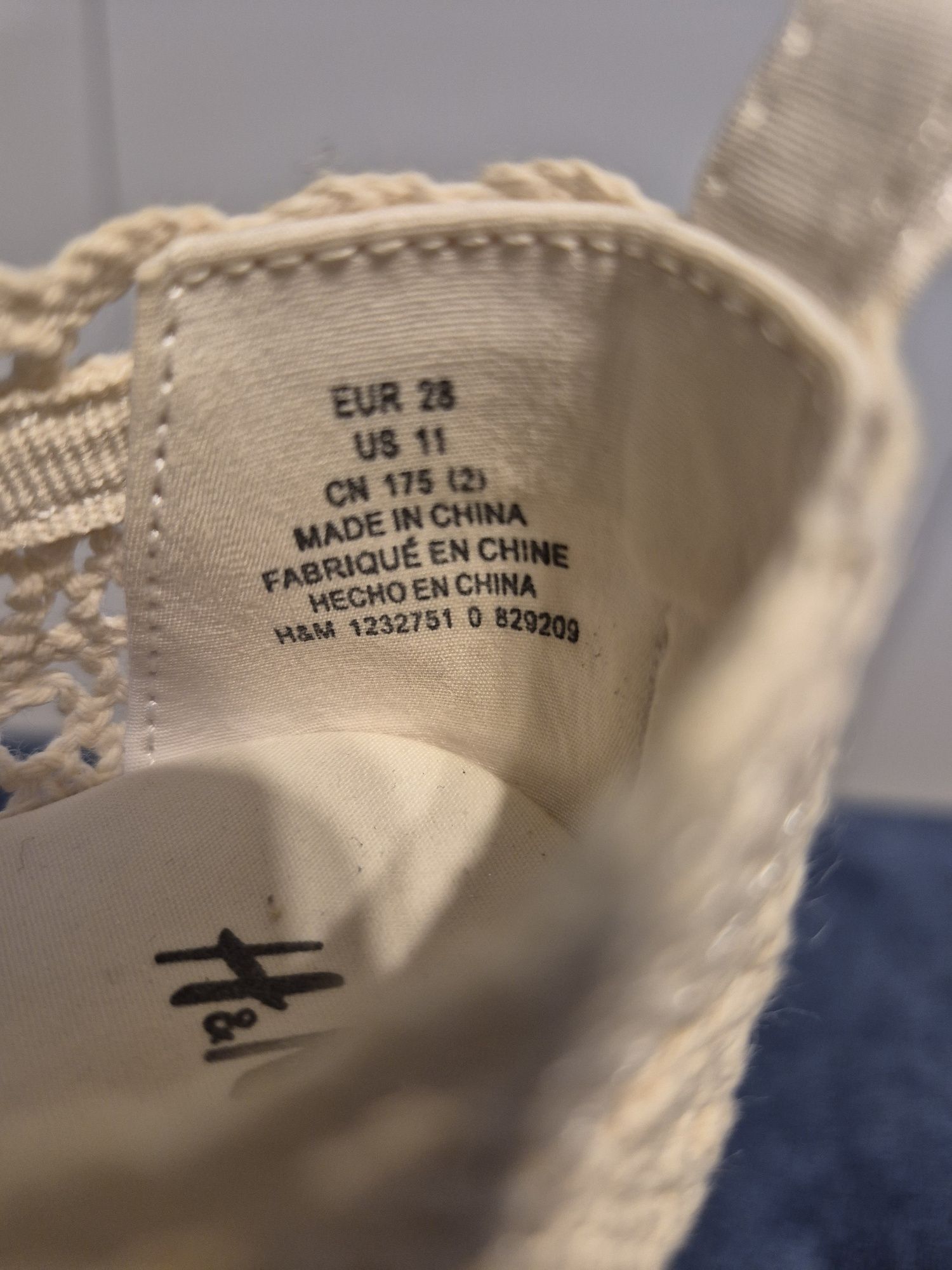 Baleriny H&M o wyglądzie szydełkowej roboty r. 28