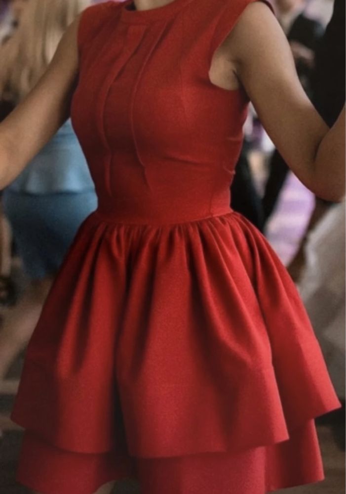 Sukienka czerwona rozkloszowana XS