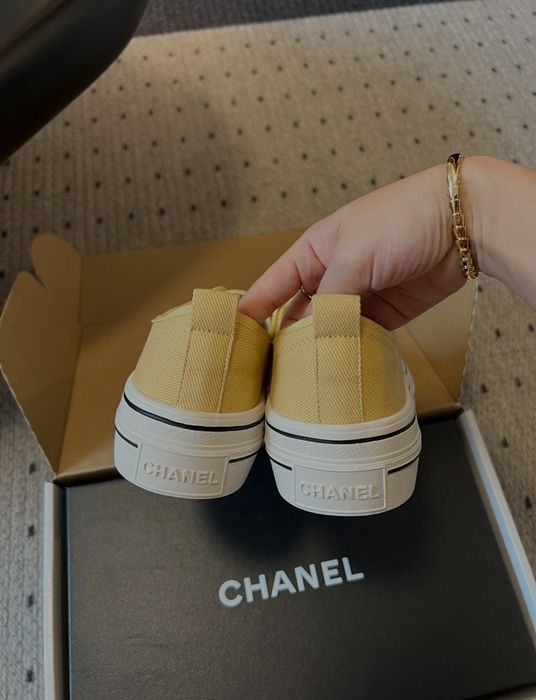 Chanel retro sneakers – wersja canvas w stylu akademickim