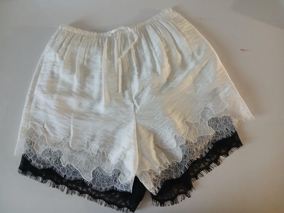 Шорти жіночі в білизняному стилі