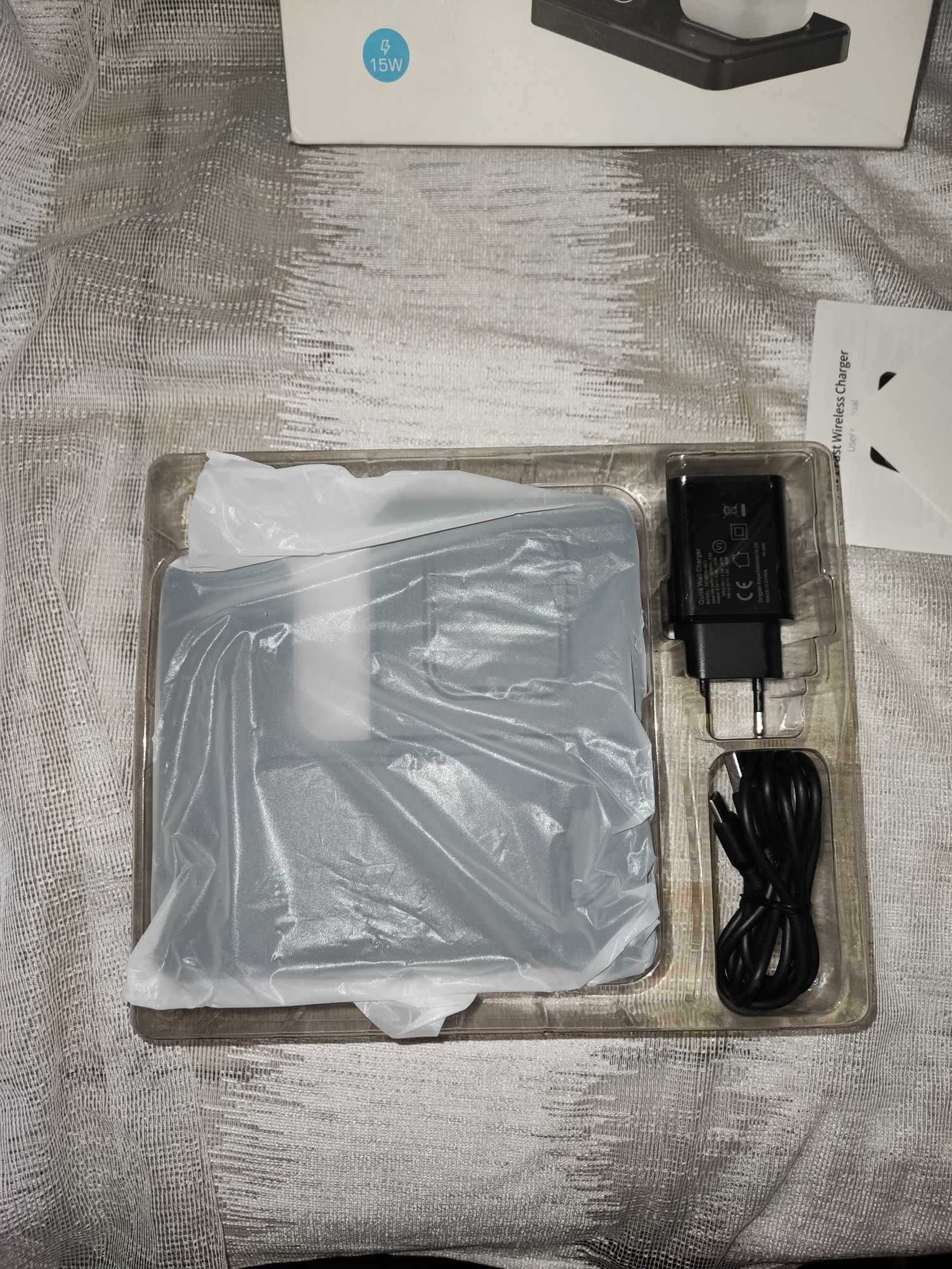 Ładowarka Indukcyjna 3W1 iPhone Apple Watch i AirPods - 3w1
