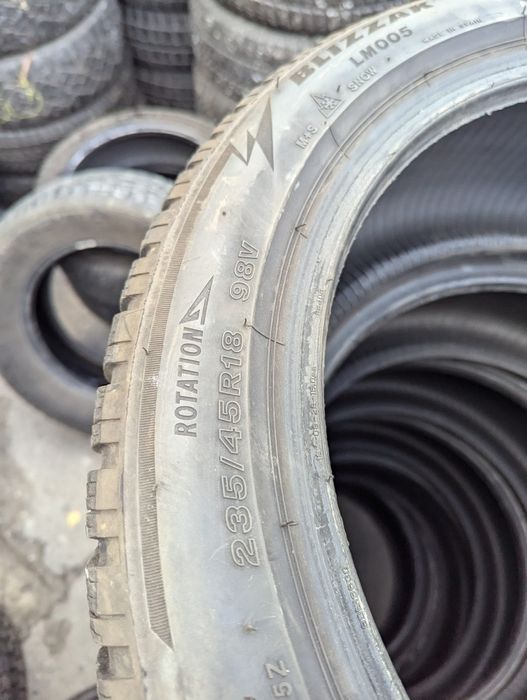 235/45R18 Bridgestone Blizzak