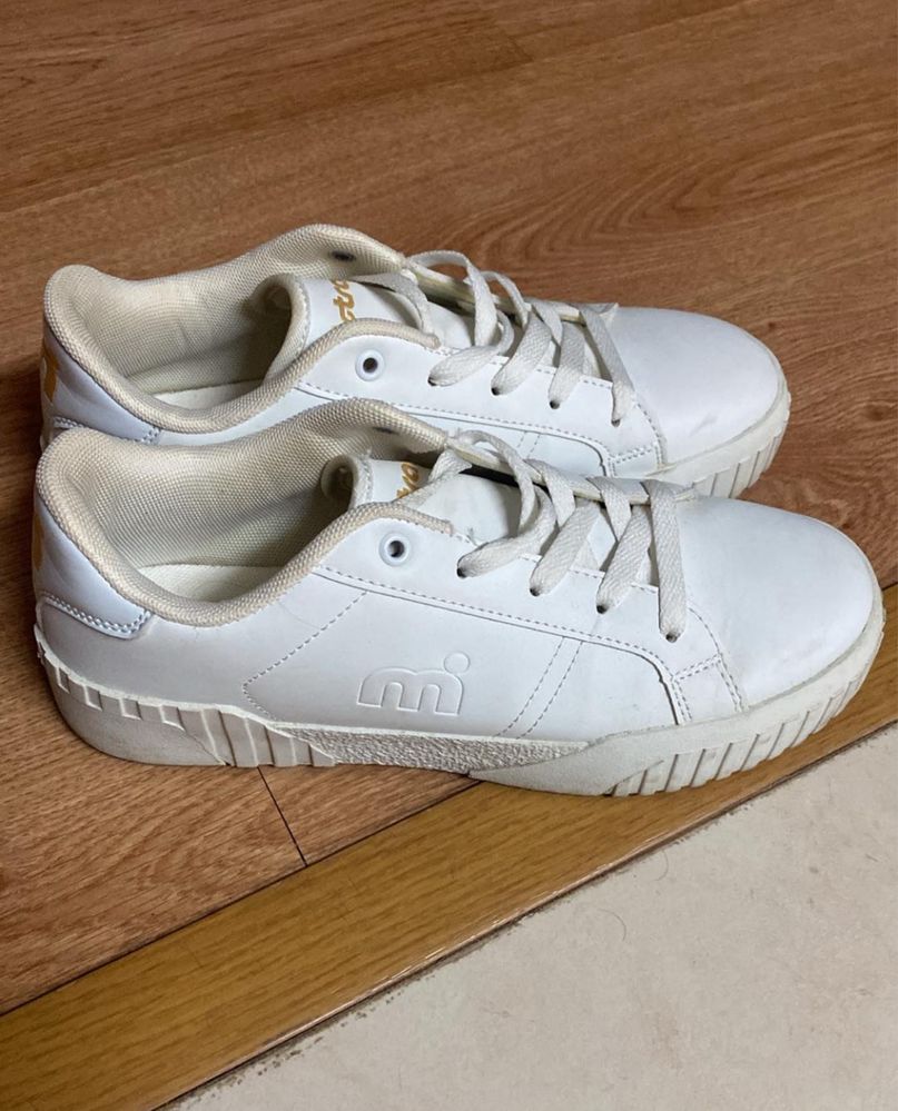 Tênis branco mistral novos