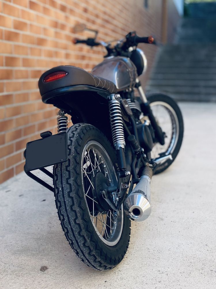 Suzuki GN250 **cafe racer** (troco por N max ou x max )