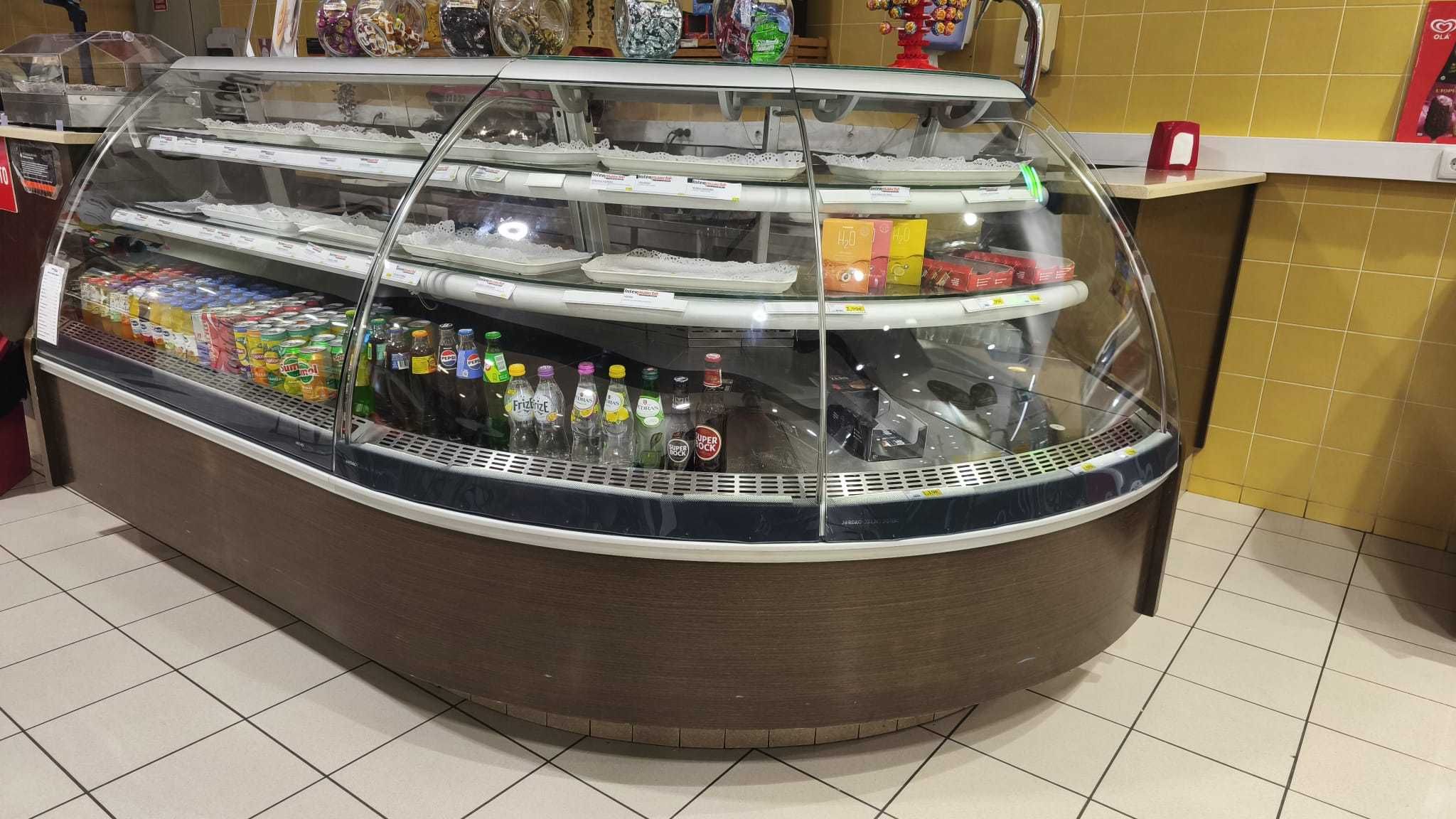 Vitrine frigorífica expositora para pastelaria/cafetaria – usada
