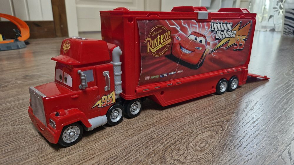 Тачки. Вантажівка МАК