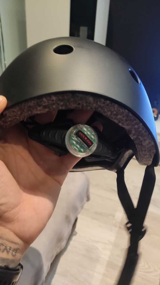 Kask z lampką LED - L