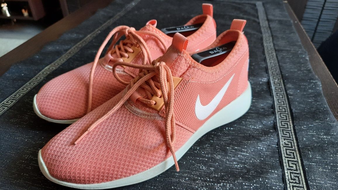 Buty sportowe firmy NIKE