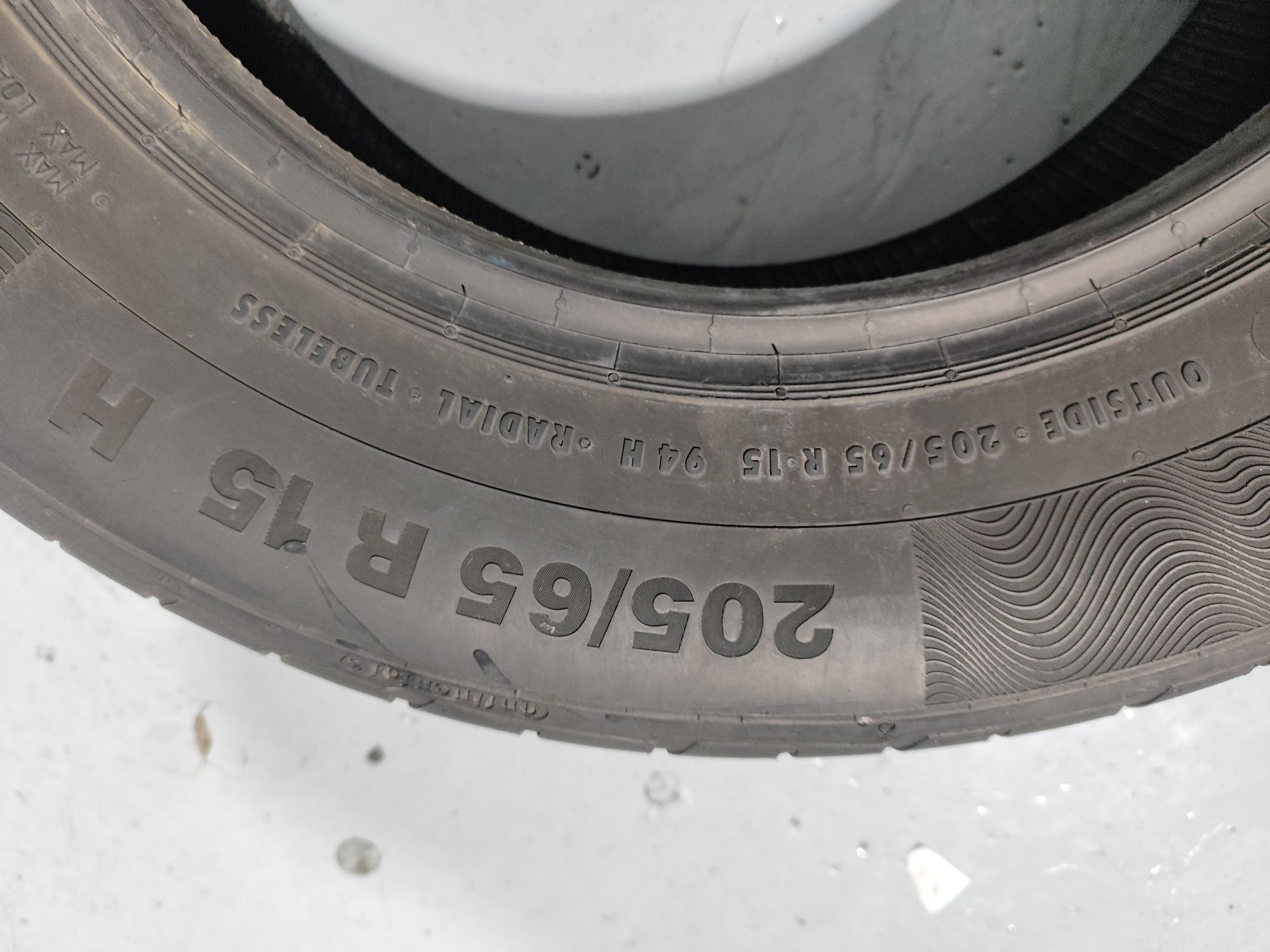 2 pneus semi novos 205-65R15 Continental - Oferta dos portes