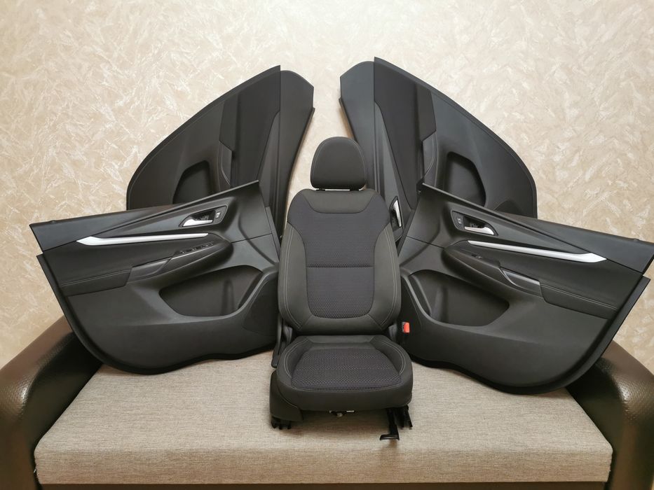 Салон Chevrolet Bolt EUV 22 (Сидіння пасажирське, карти)