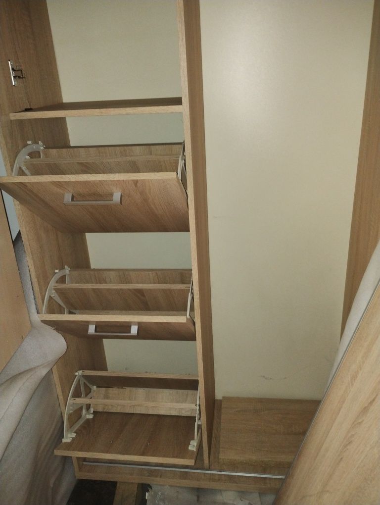 Witam sprzedam szafę na buty i ubrania odbiór osobisty