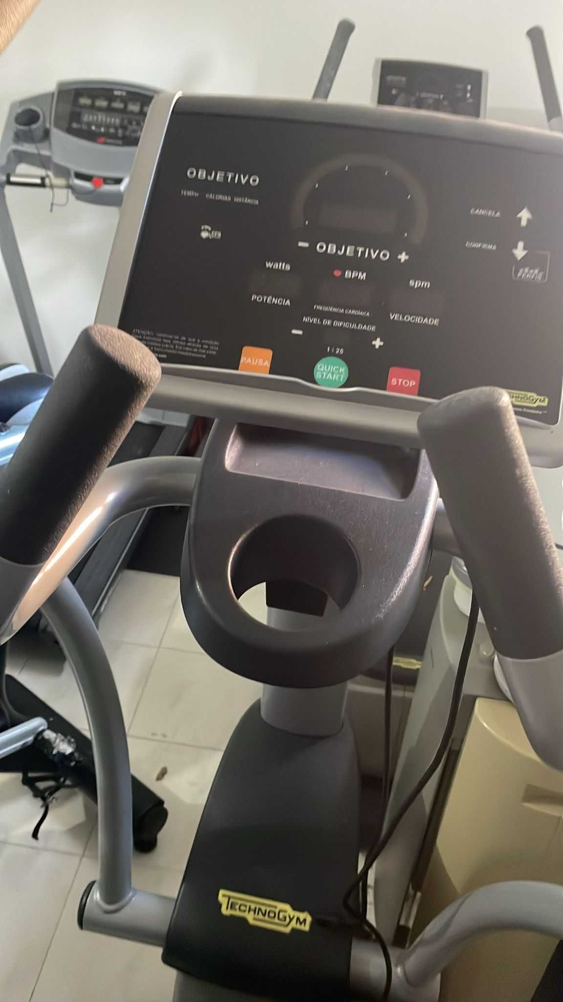 Máquinas Semi-Novas Technogym