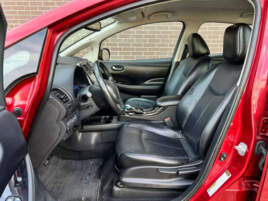 Nissan LEAF      2015