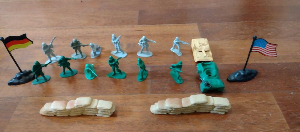 Pudło plastikowych żołnierzyków