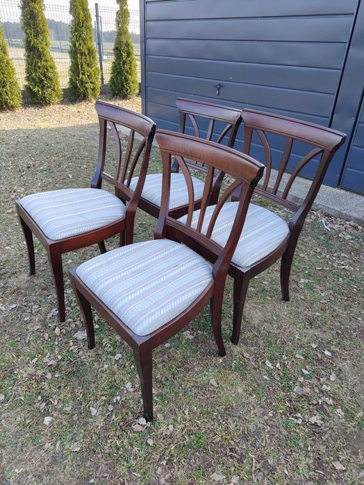 Komplet krzeseł drewnianych