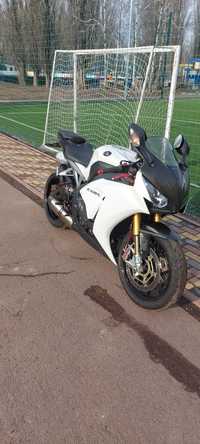 Продам хонду CBR1000RR